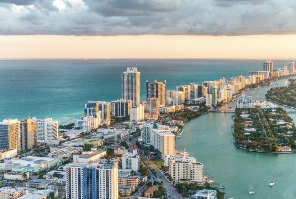 Living in Miami – A guide to lifestyle, neighborhoods, and opportunities in the city. Miami SEO